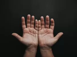 Descubre el significado espiritual detrás del picor en las manos