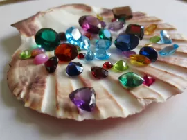 Descubre nuestra colección de anillos con piedras preciosas - ¡Variedad de diseños y colores!